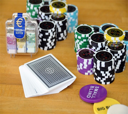 Đánh Bài Texas Hold'em: Làm Thế Nào Để Chiến Thắng Trò Chơi Bằng Lý Thuyết Xác Suất